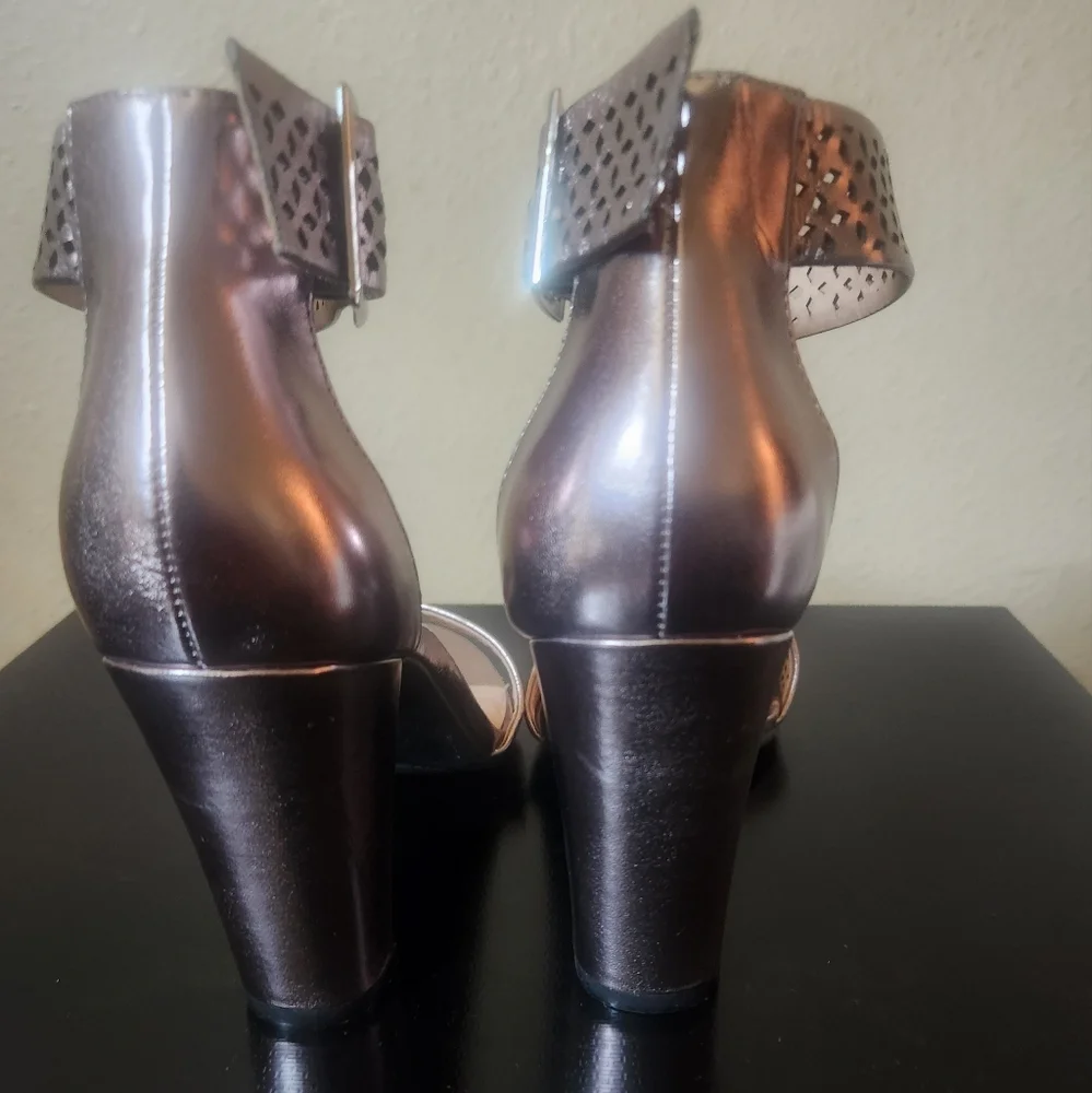 Shoes - Picture 4 of 4